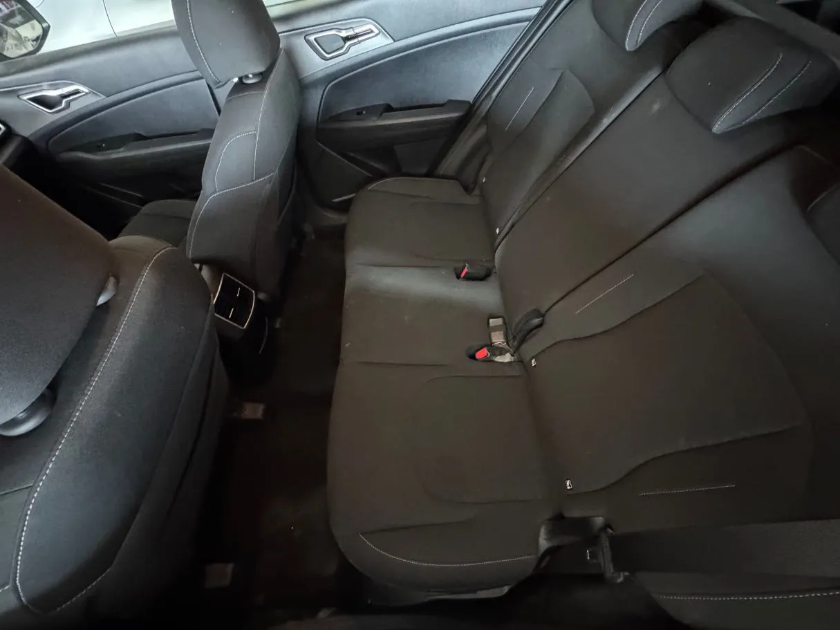 Car image 9