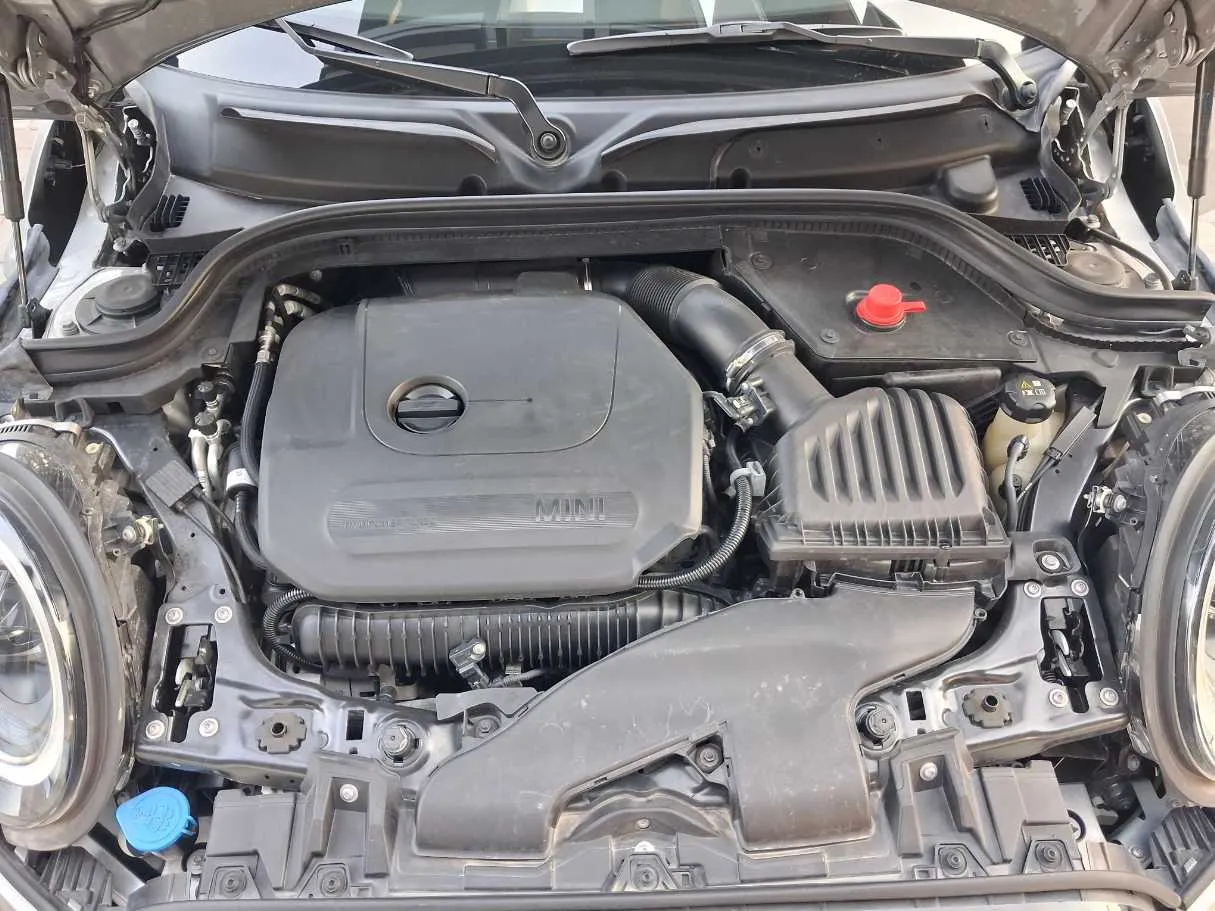 Car image 21