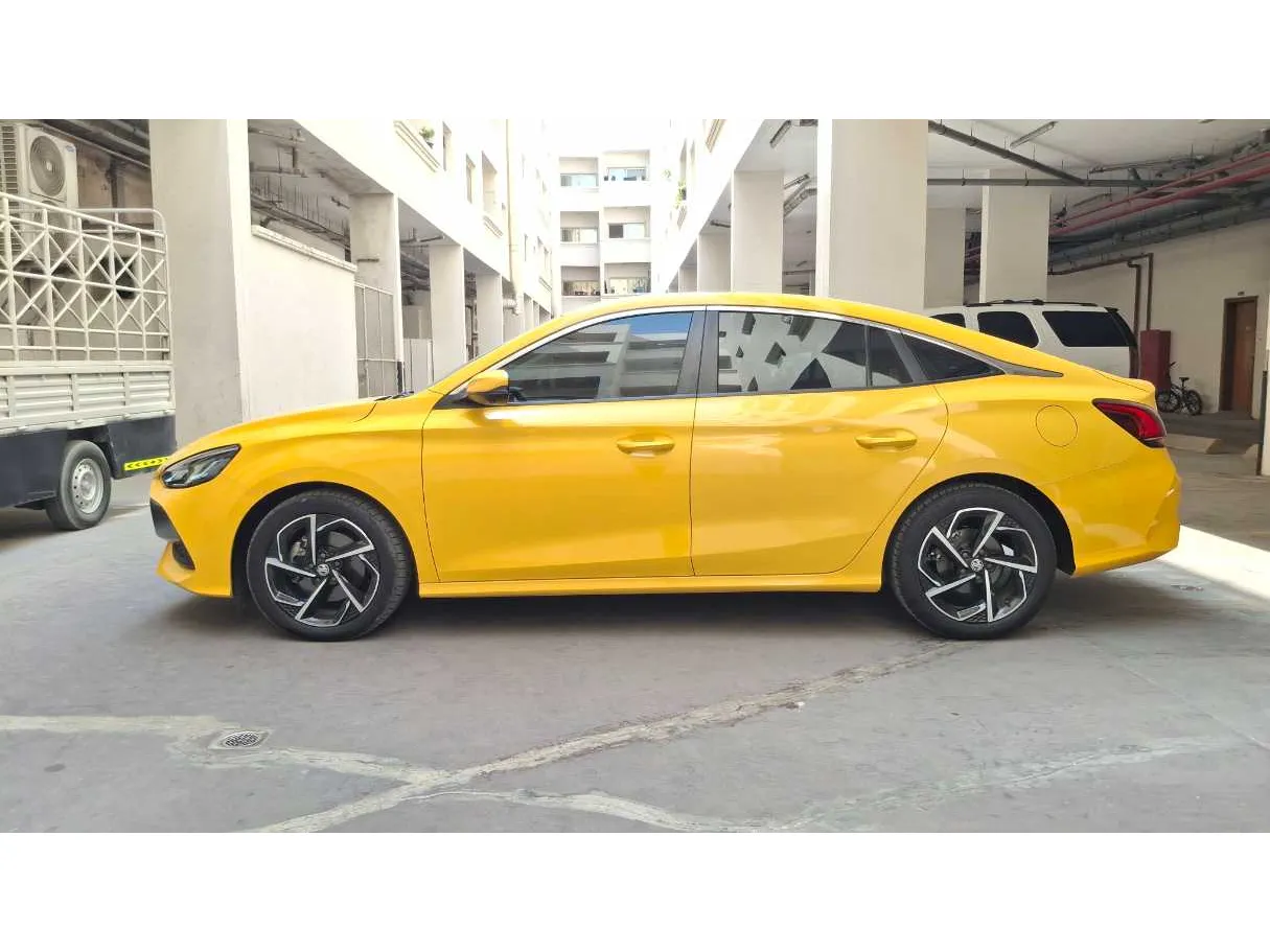 Car image 8