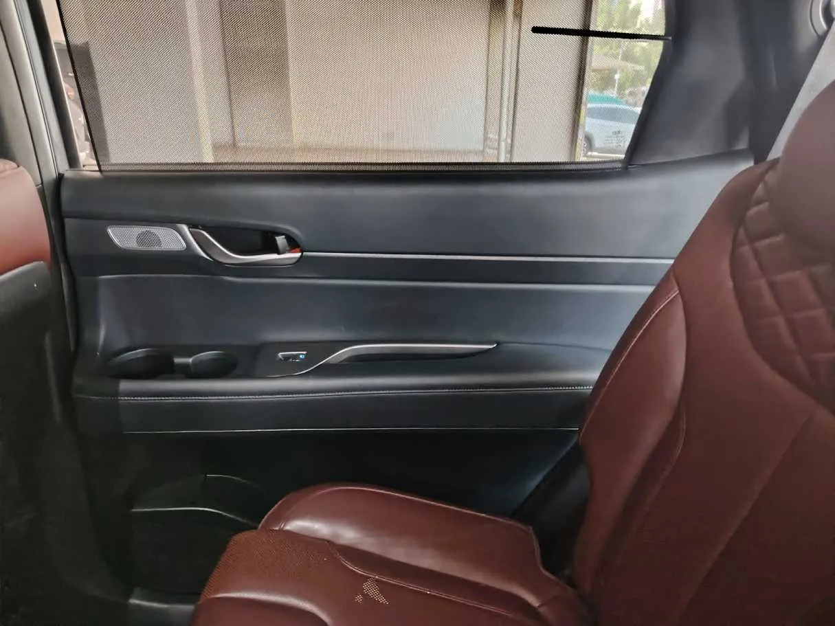 Car image 37
