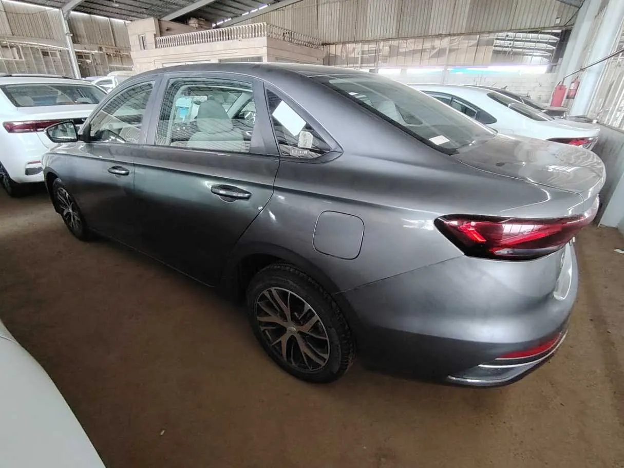 Car image 8