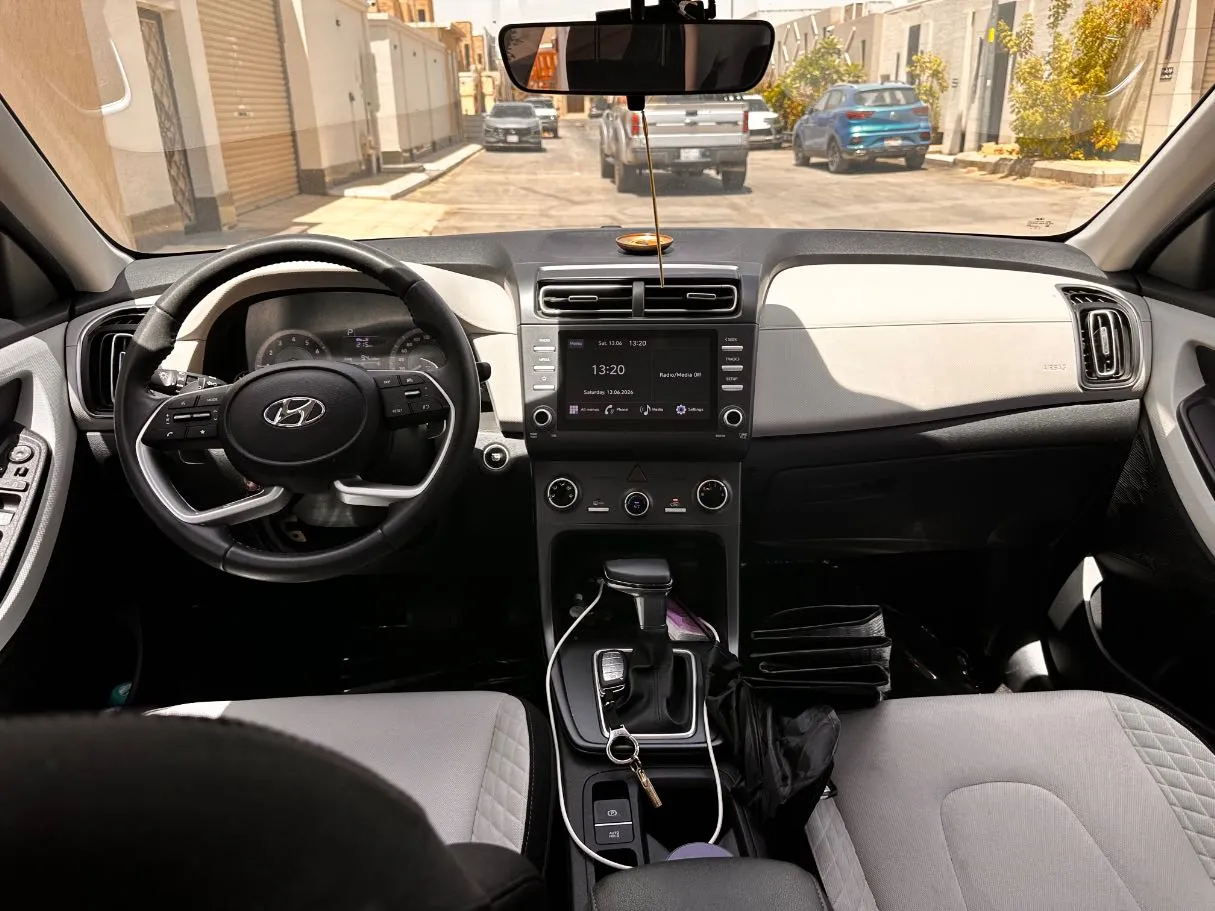Car image 17