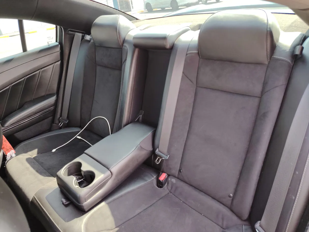 Car image 14