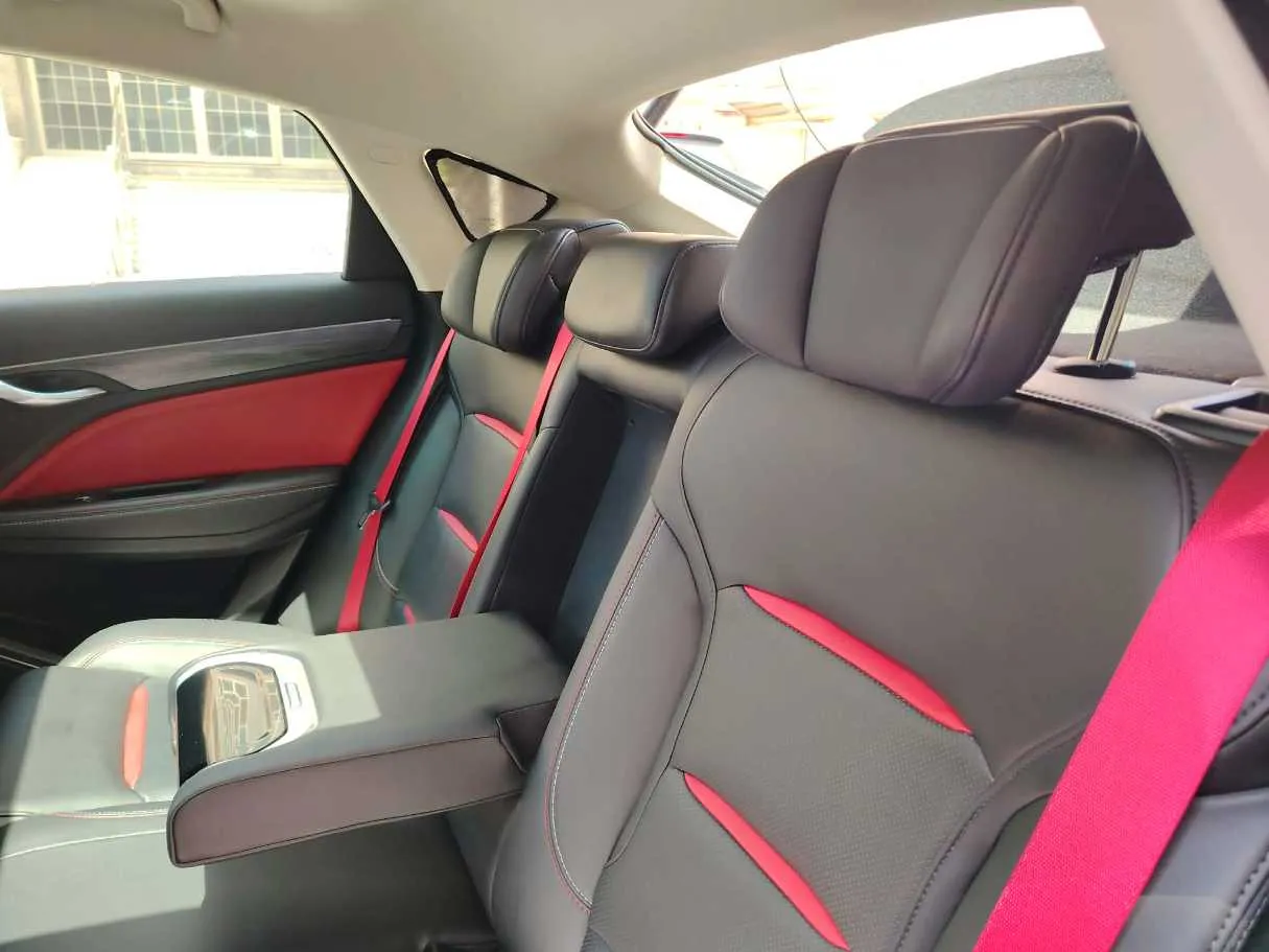 Car image 18