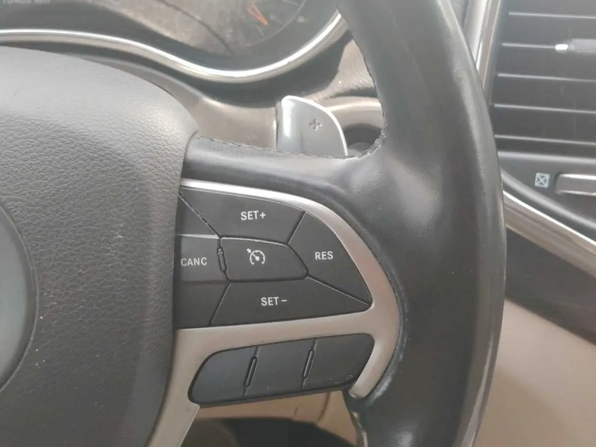 Car image 27