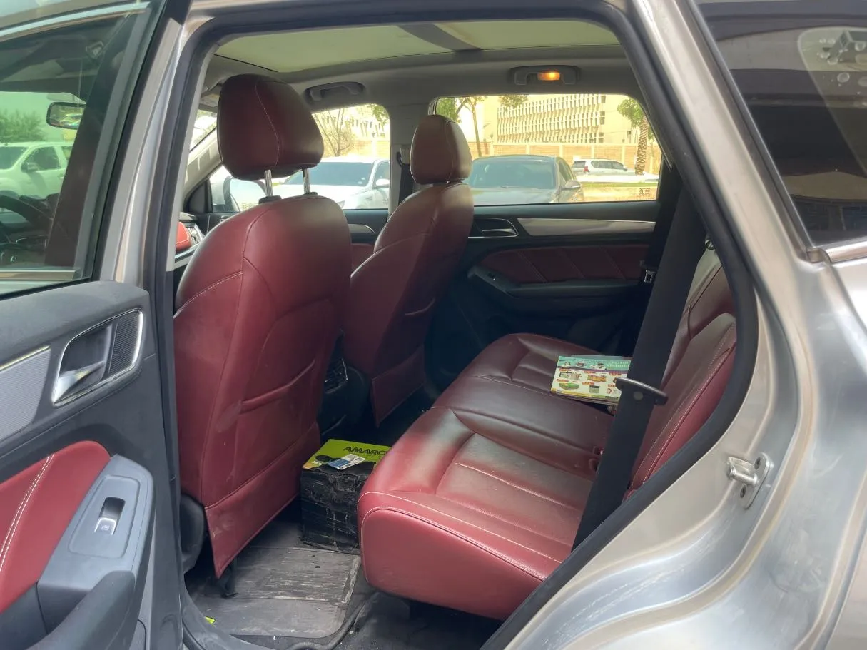 Car image 15