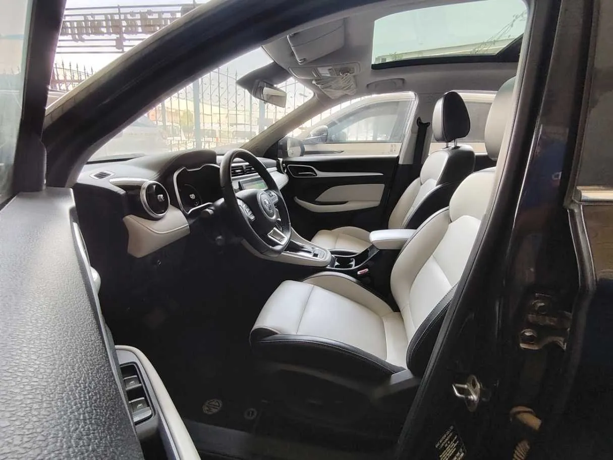 Car image 15