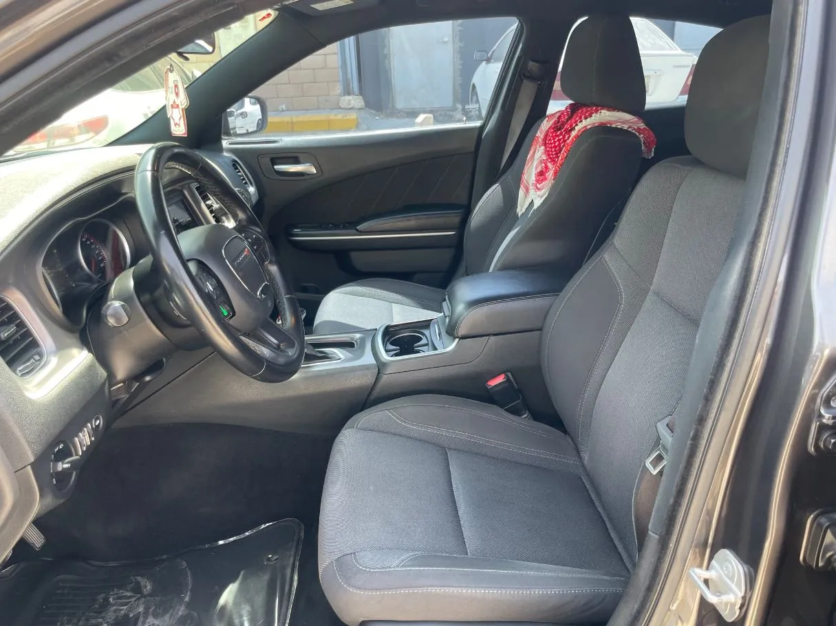 Car image 13