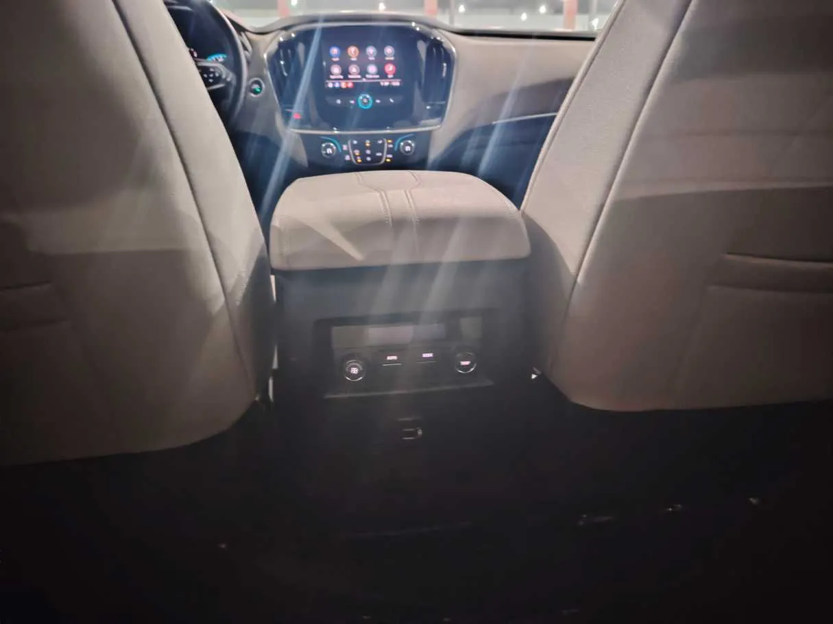 Car image 28