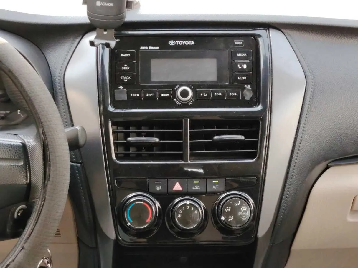 Car image 18