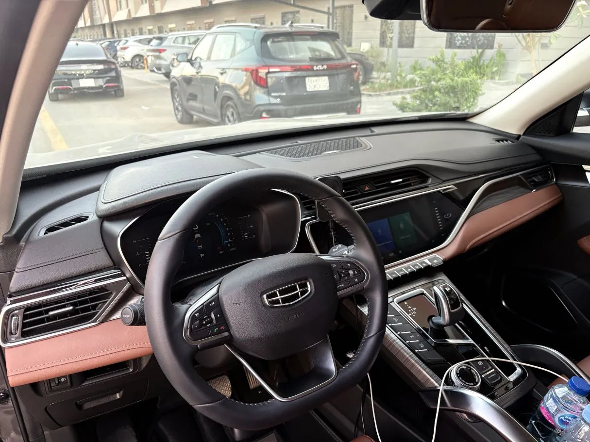 Car image 13
