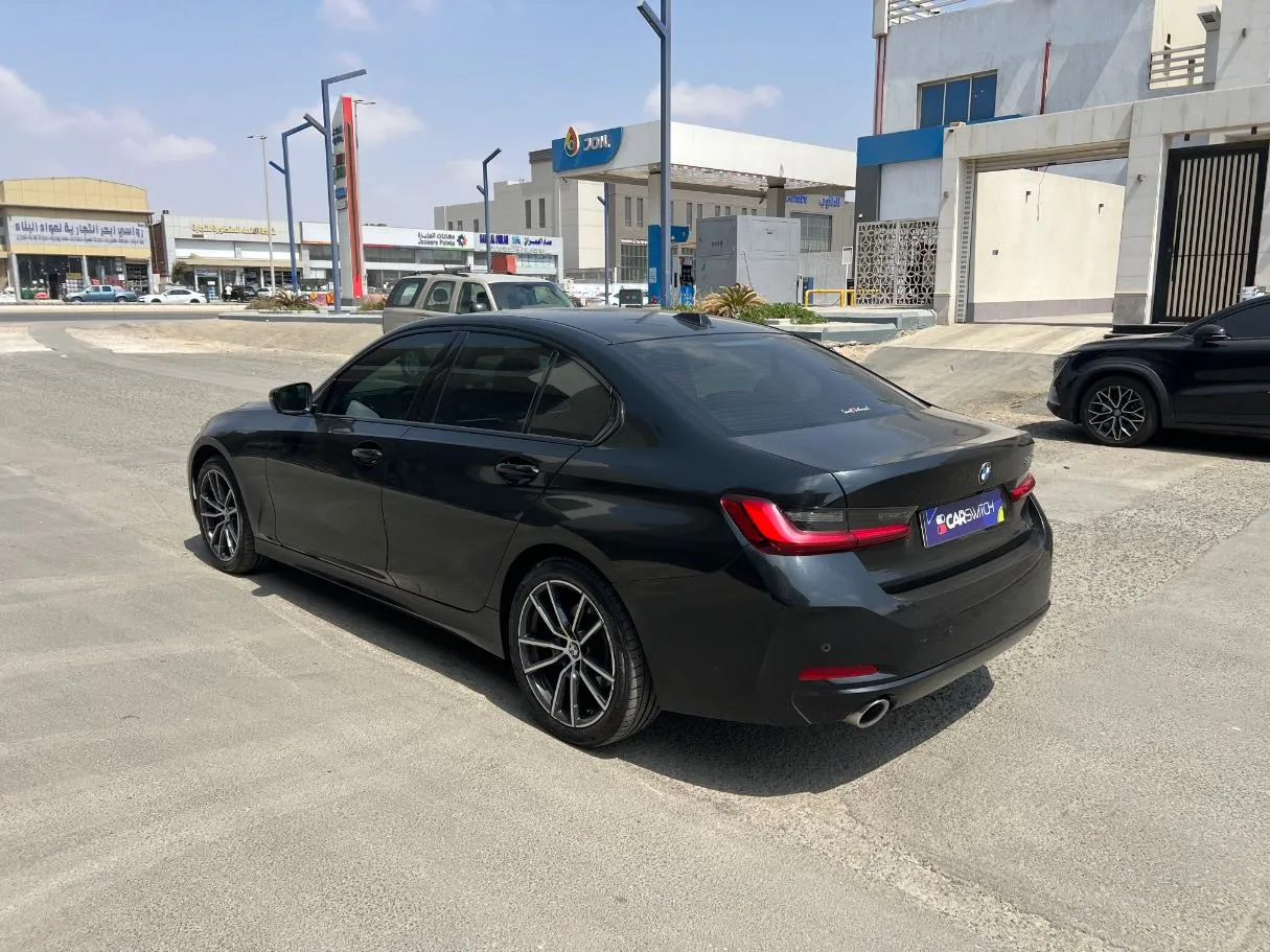 Car image 7