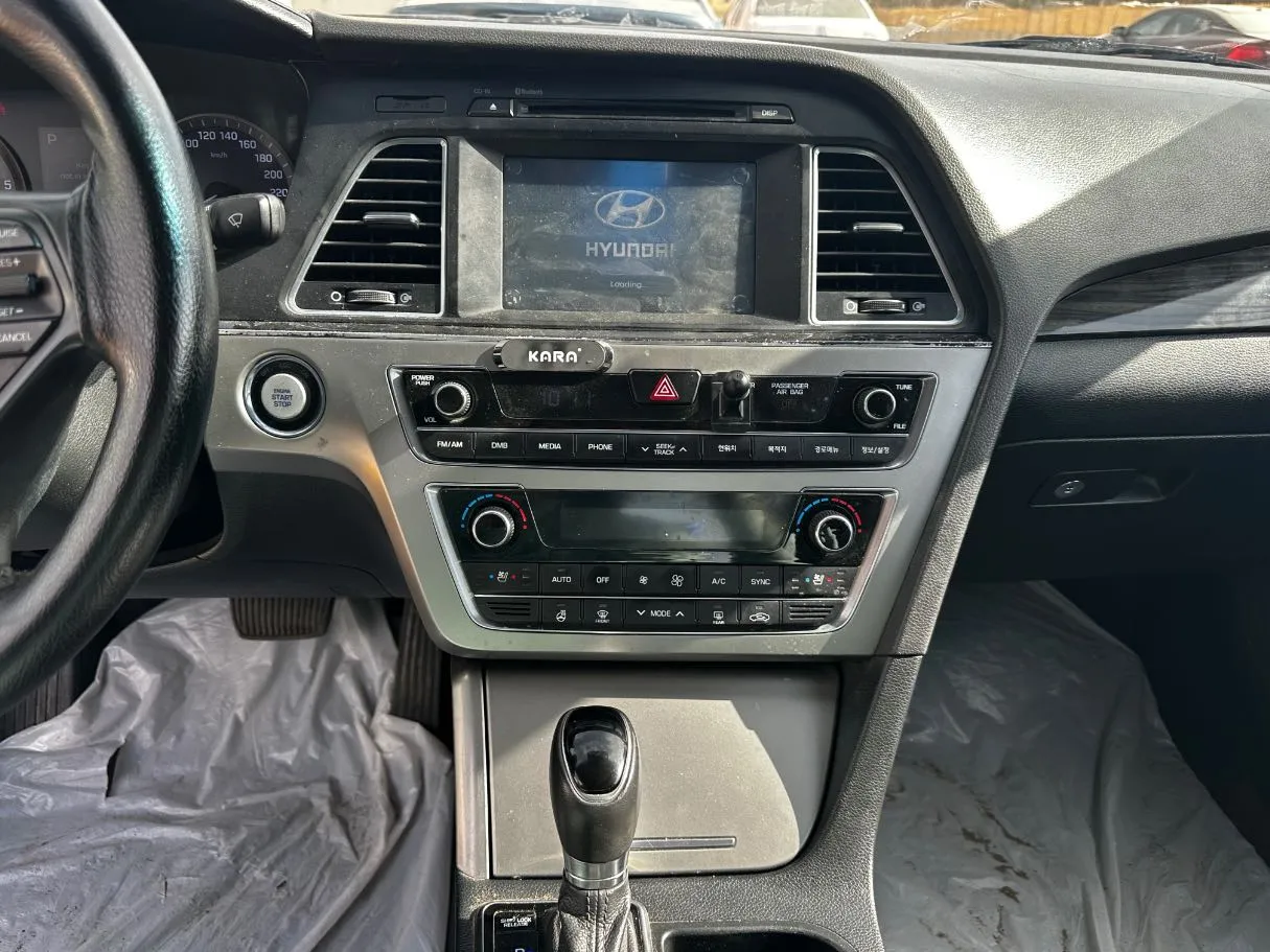 Car image 18