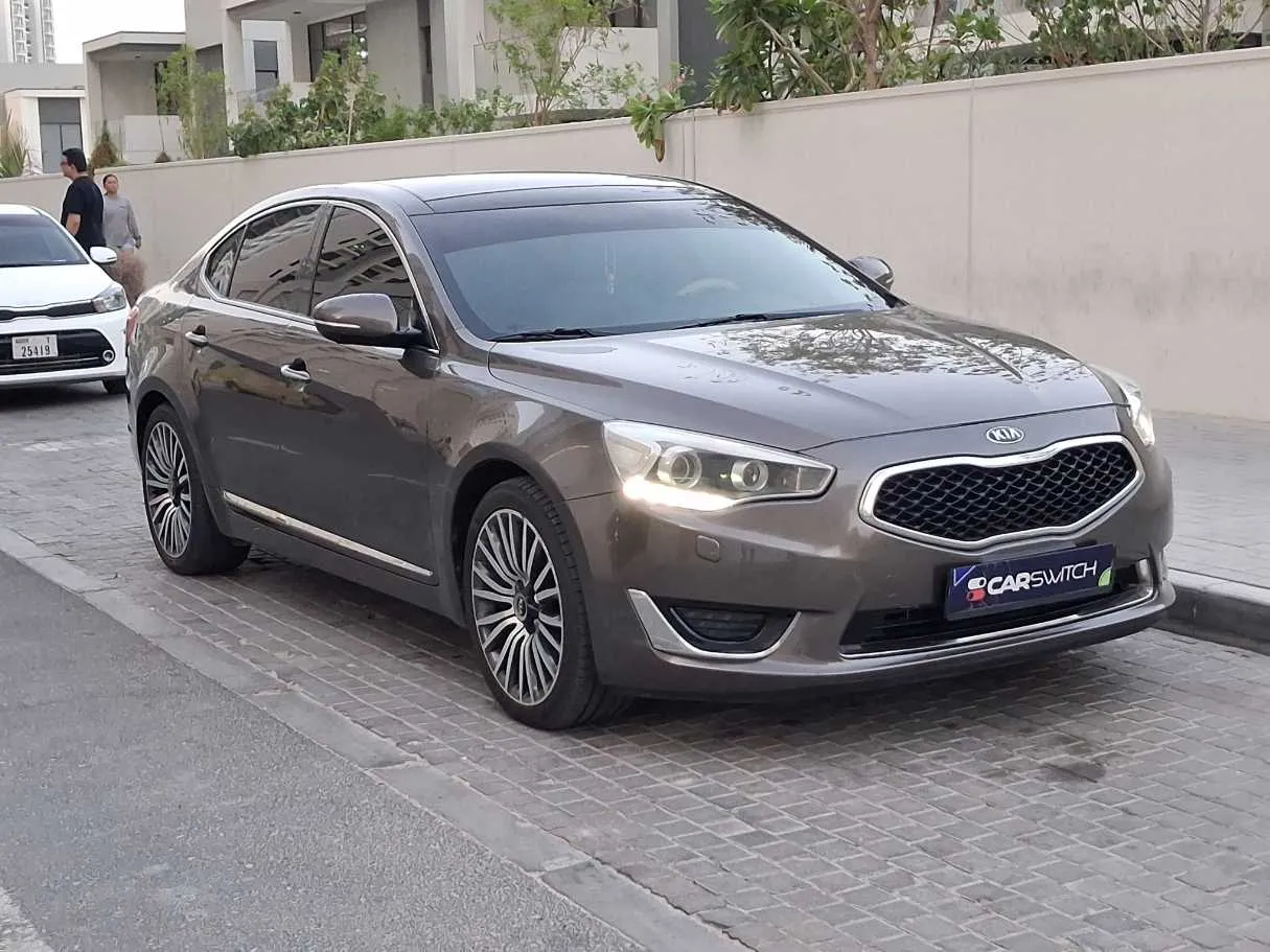 Car image 4