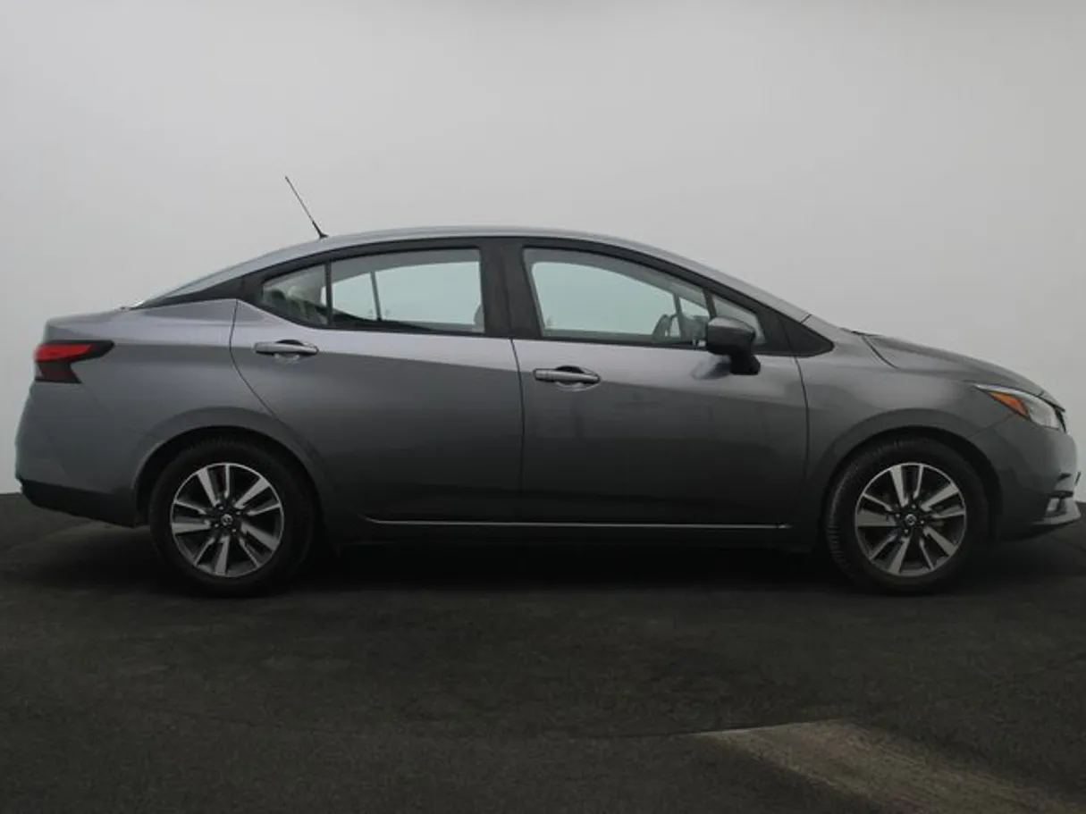 Car image 13