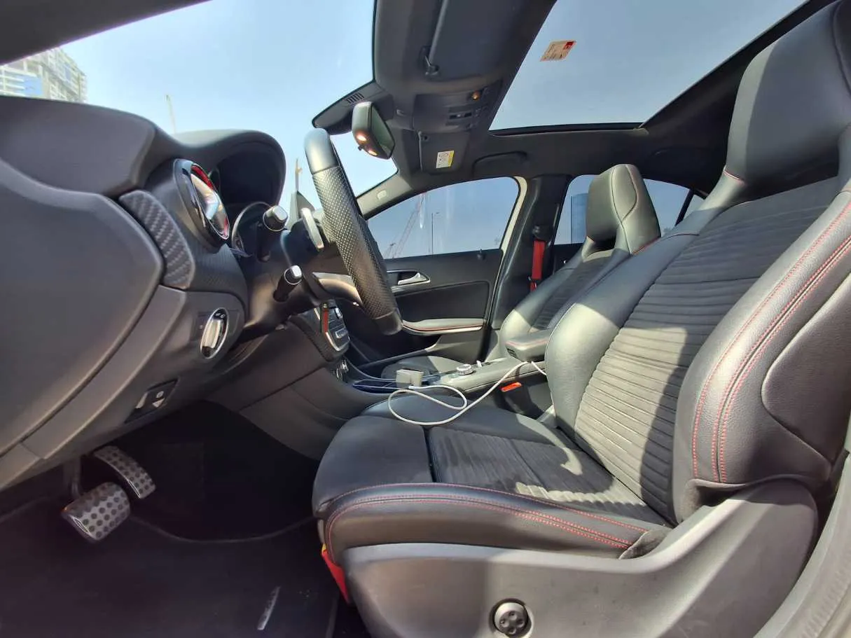 Car image 11