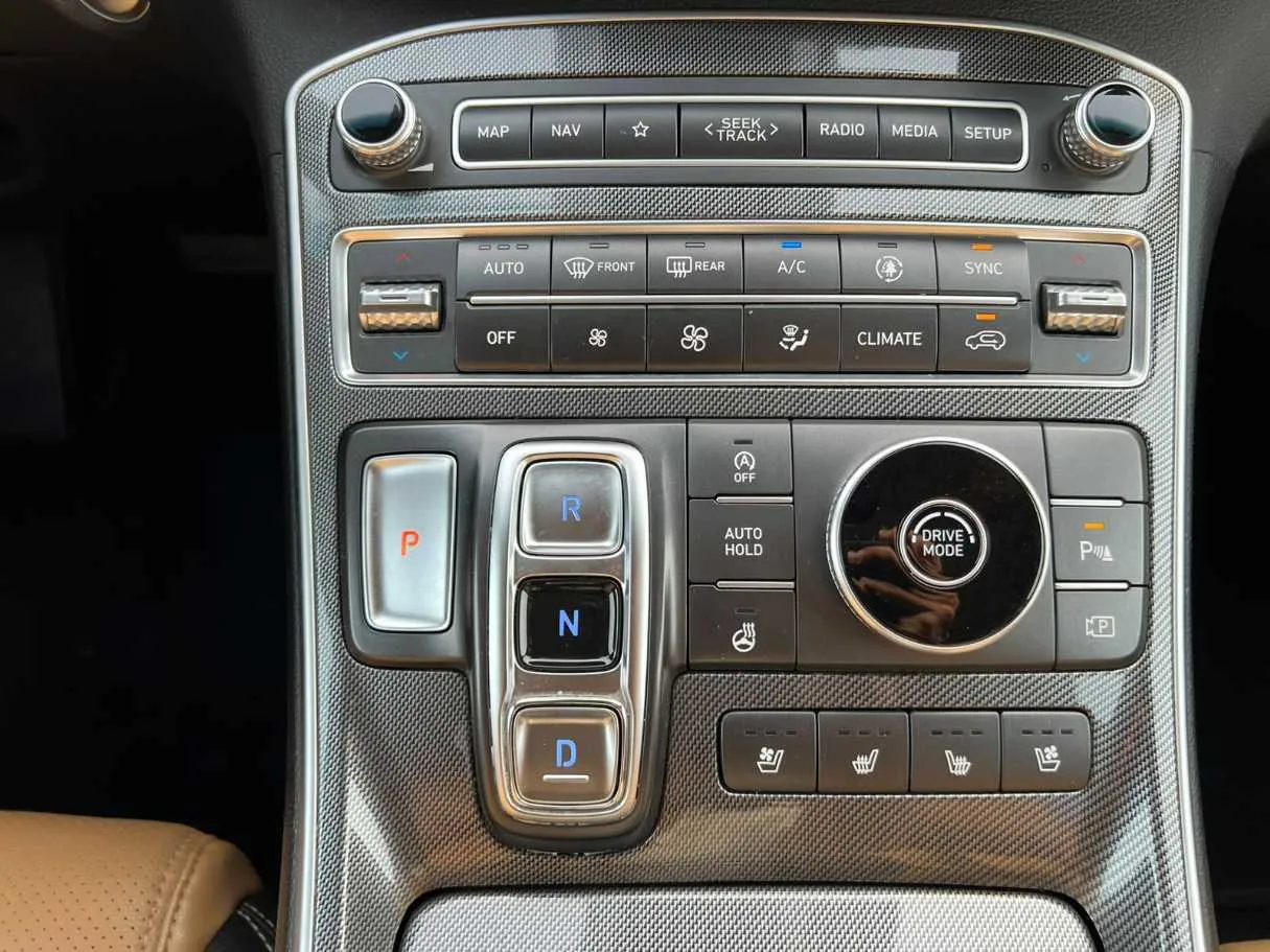 Car image 18