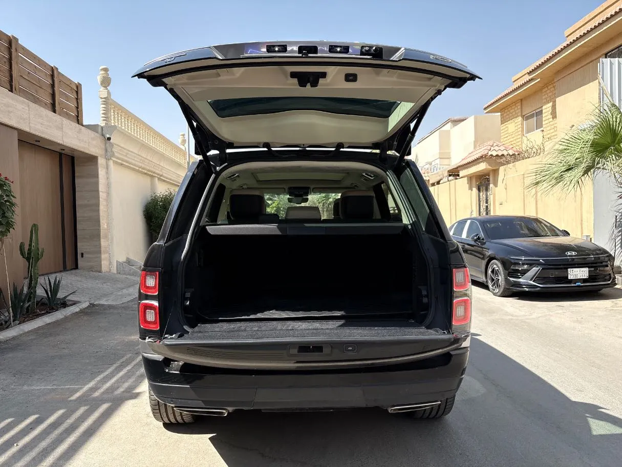 Car image 24