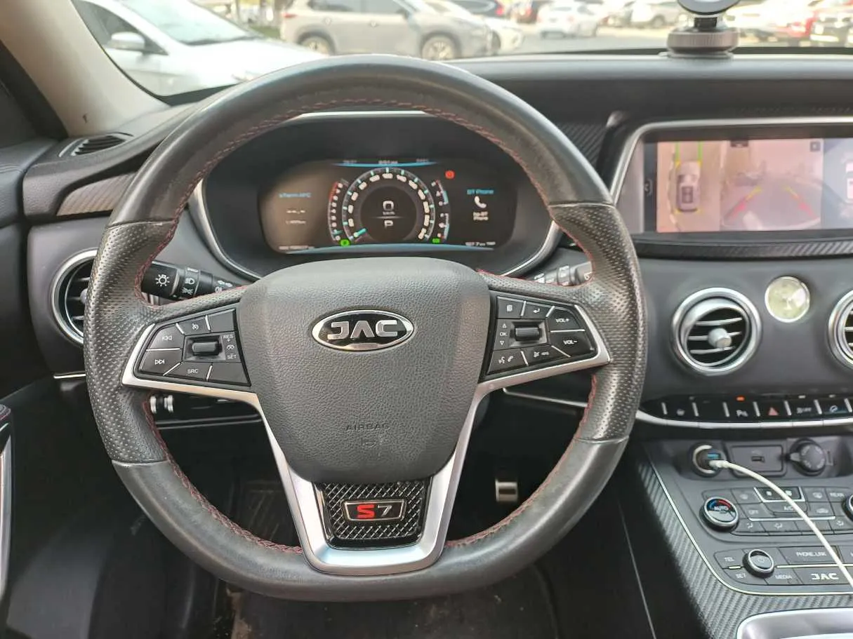 Car image 18