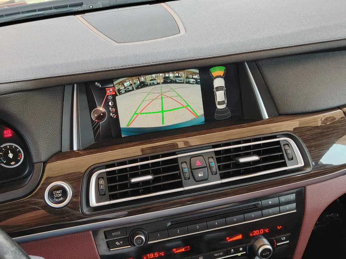 Car image 30