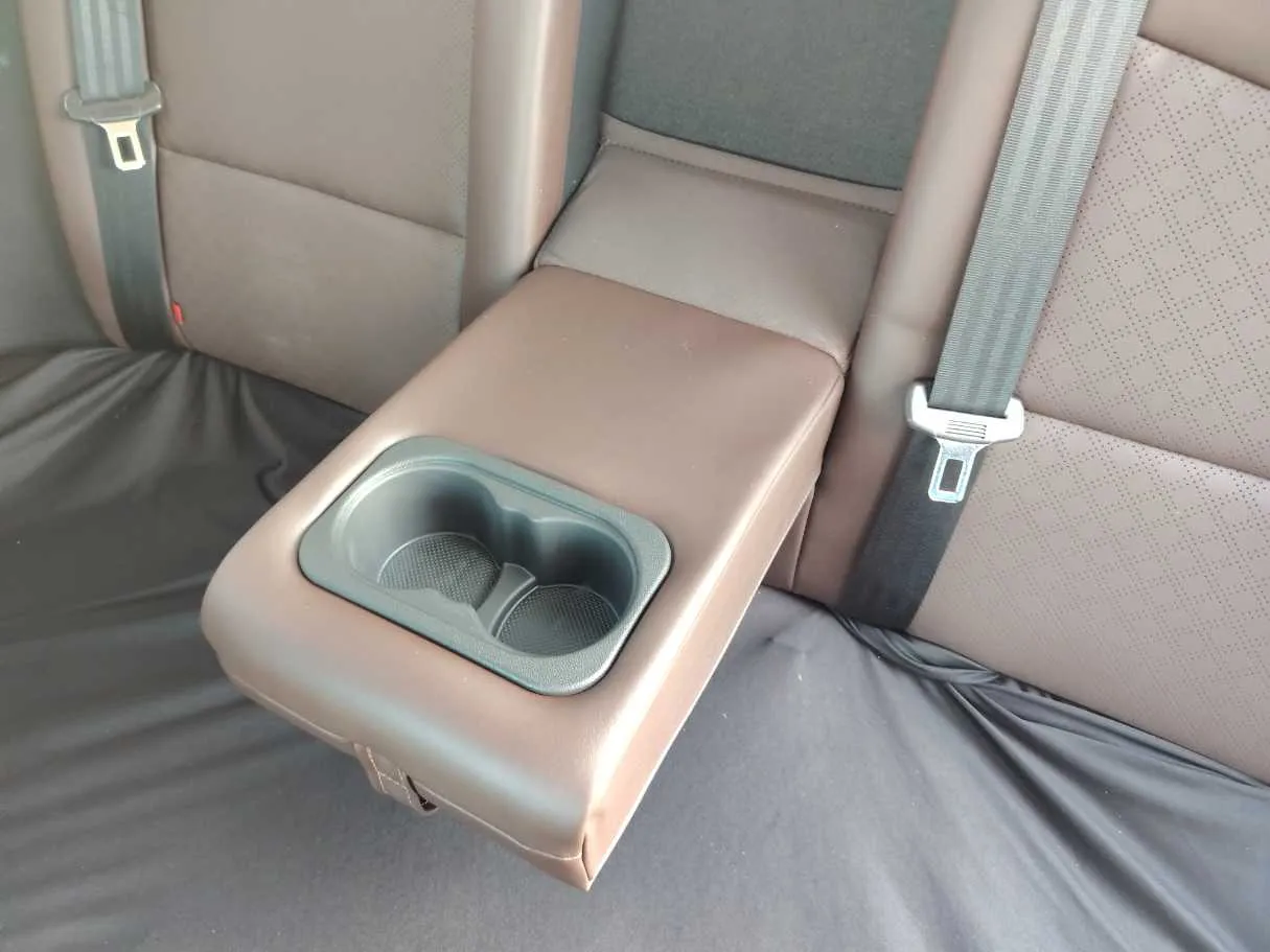 Car image 27