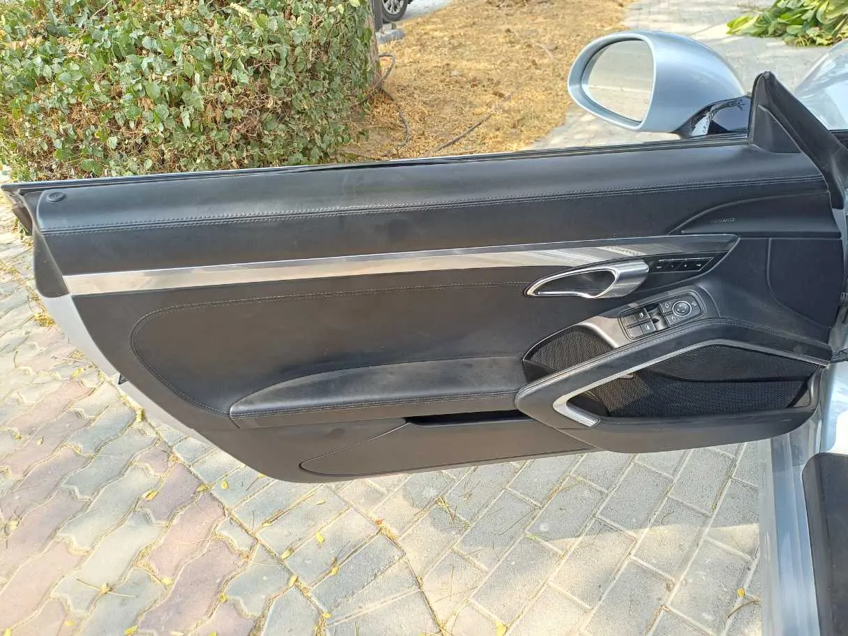 Car image 10