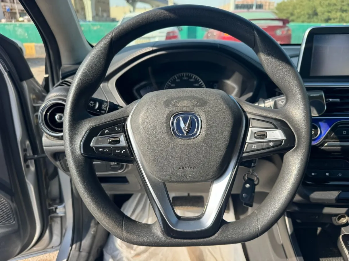 Car image 17