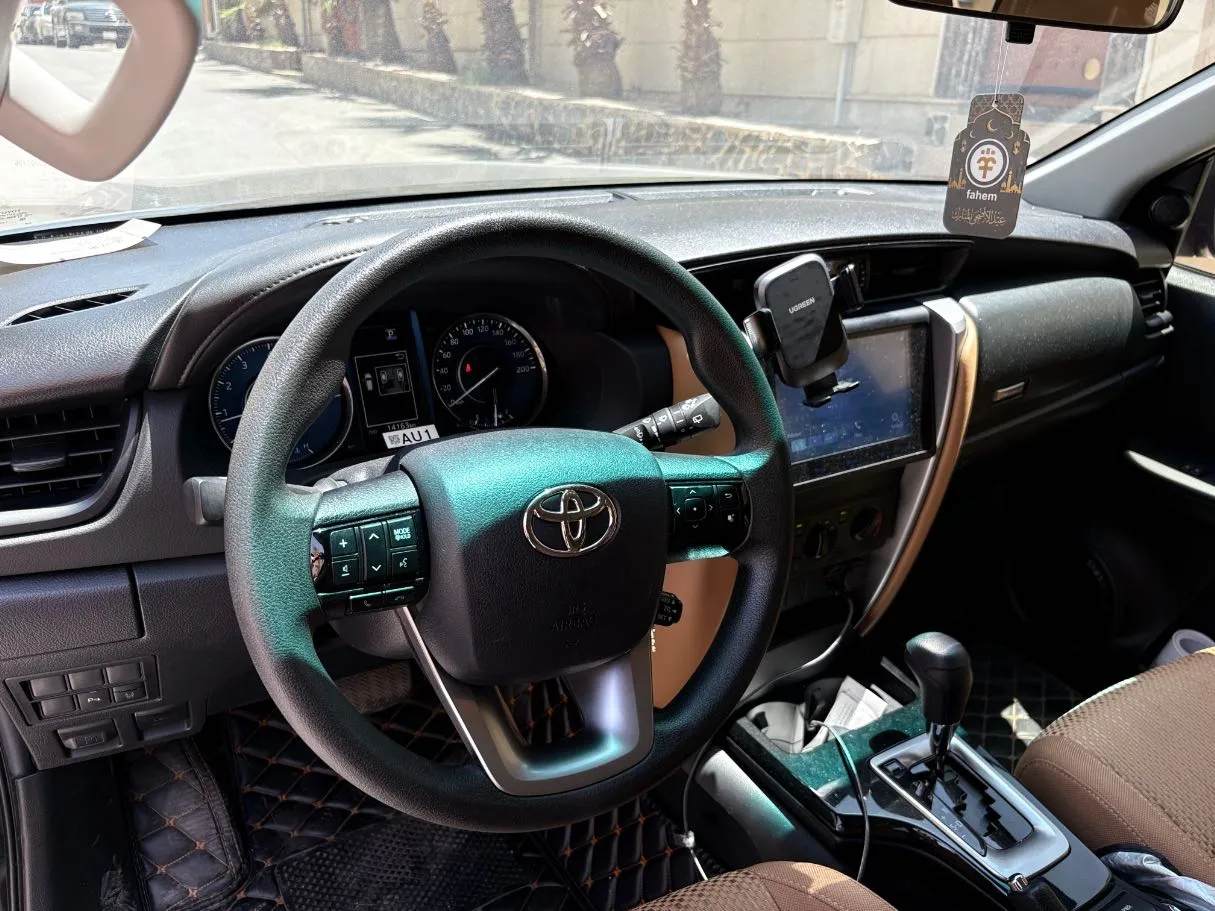 Car image 11
