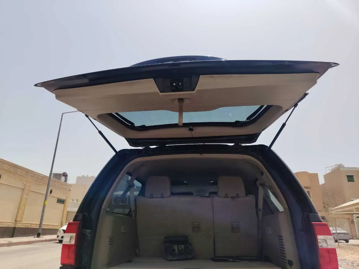 Car image 26