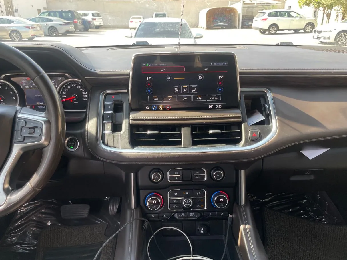 Car image 19