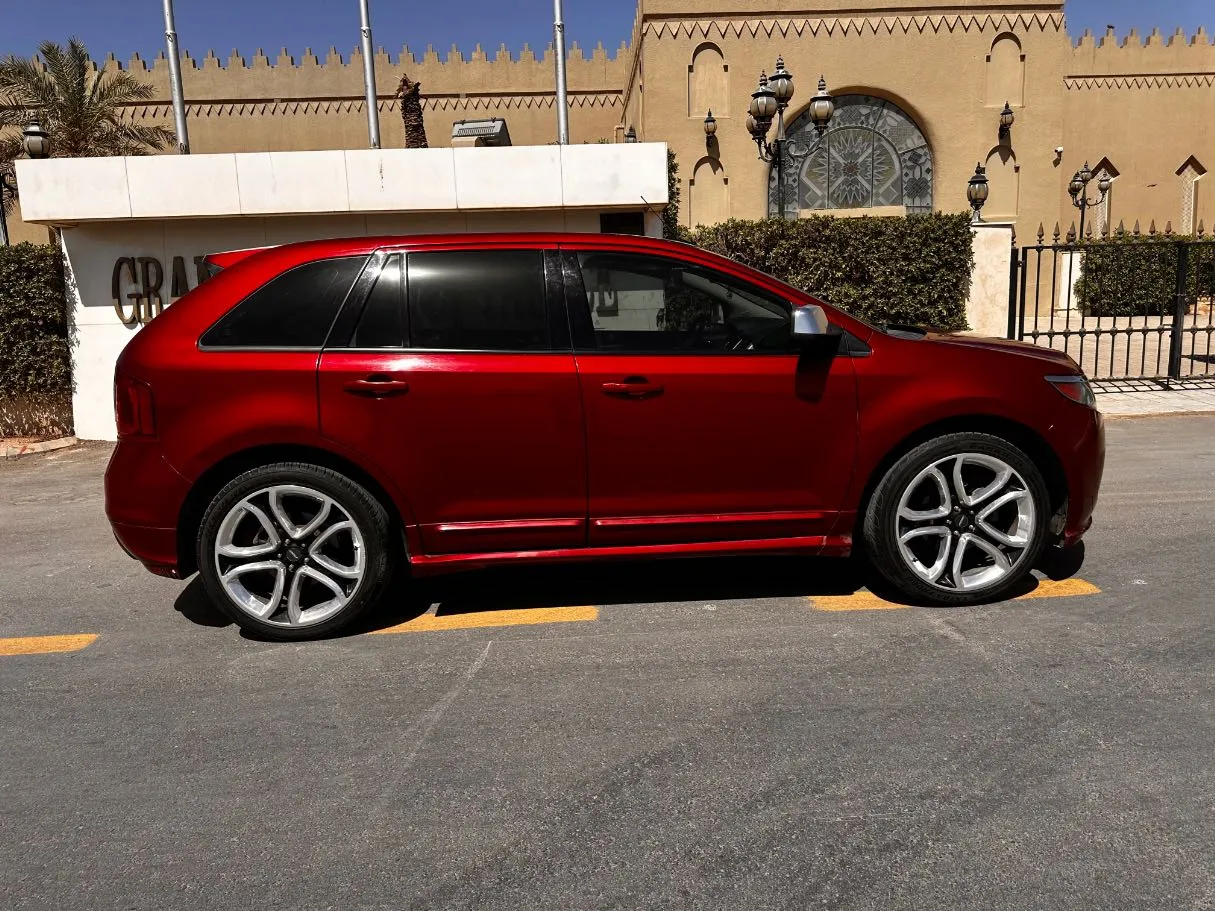 Car image 4
