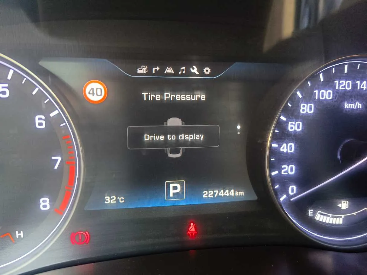 Car image 30