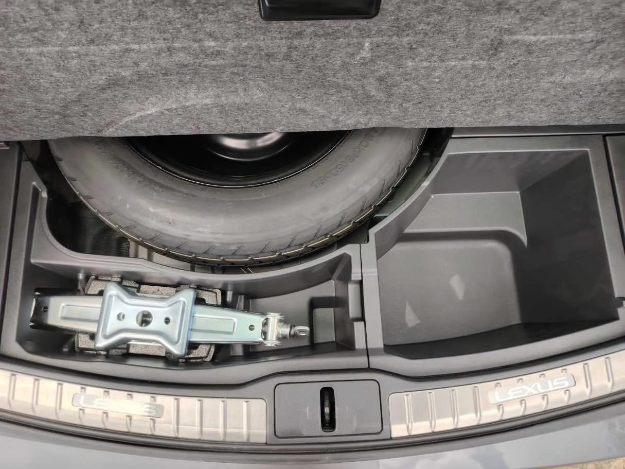 Car image 38