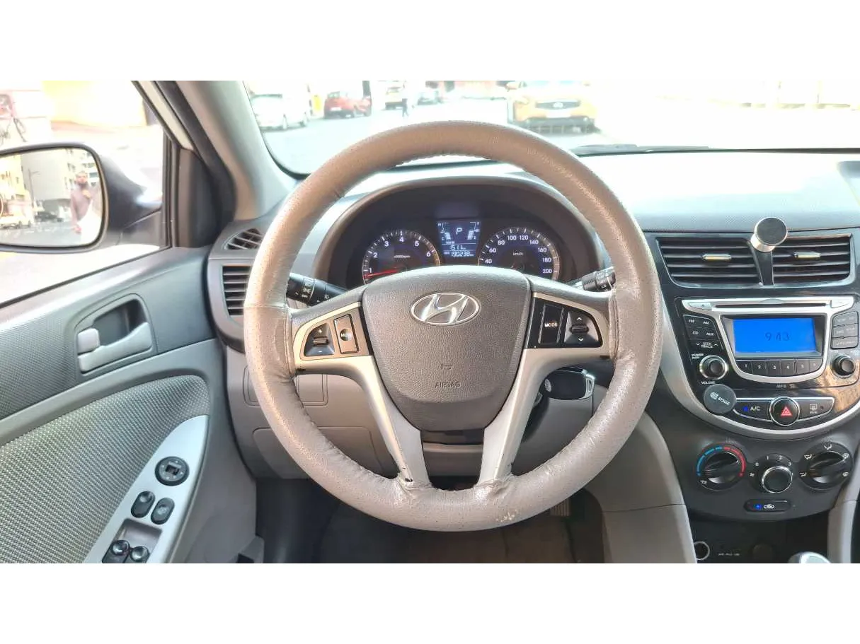 Car image 18
