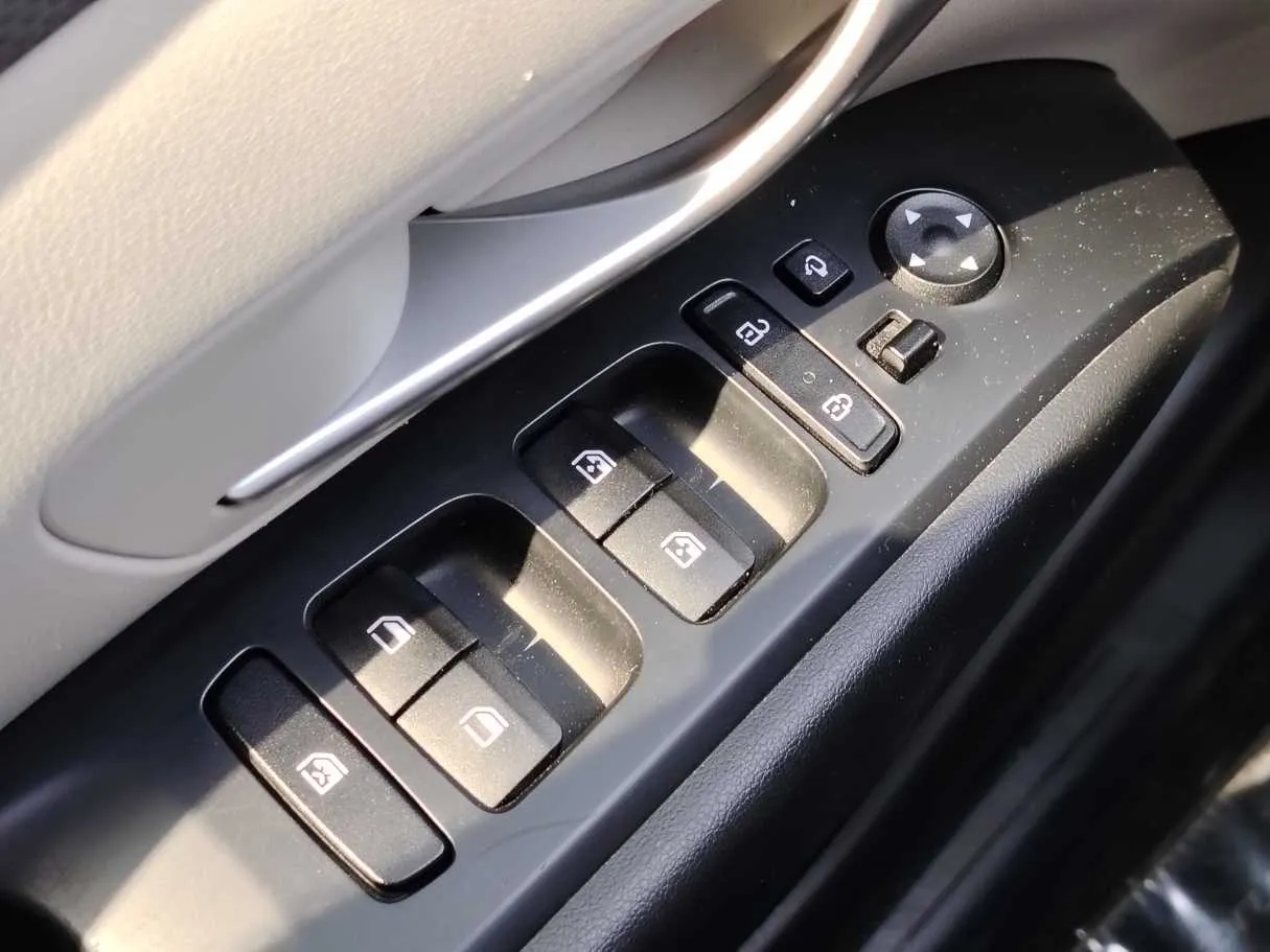 Car image 35
