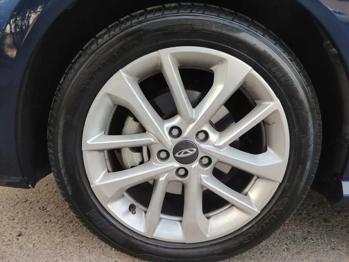 Car image 10