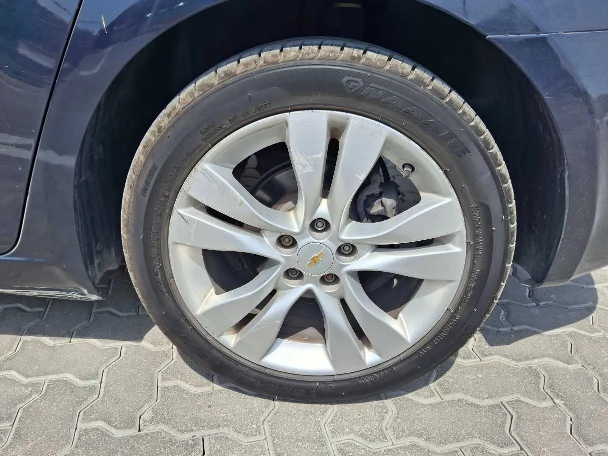 Car image 9