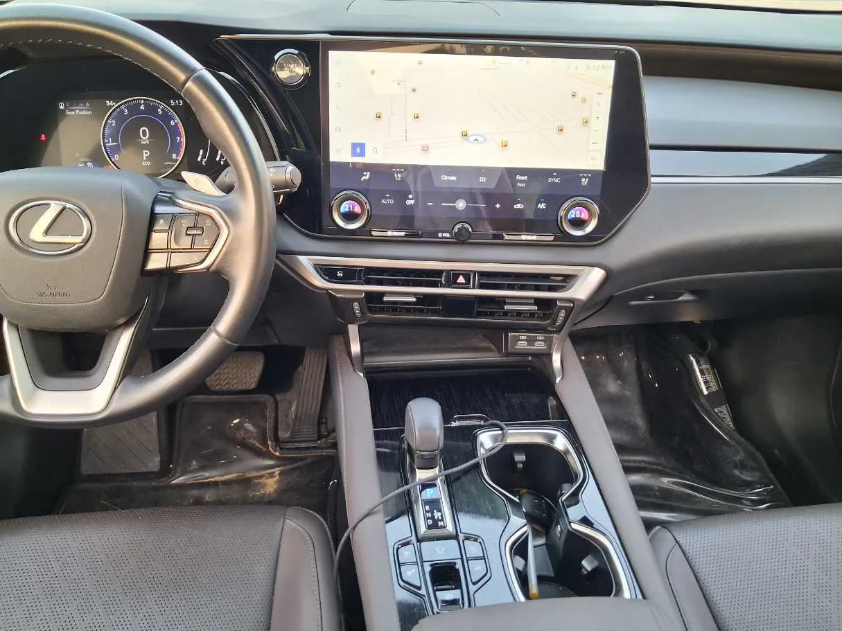 Car image 16