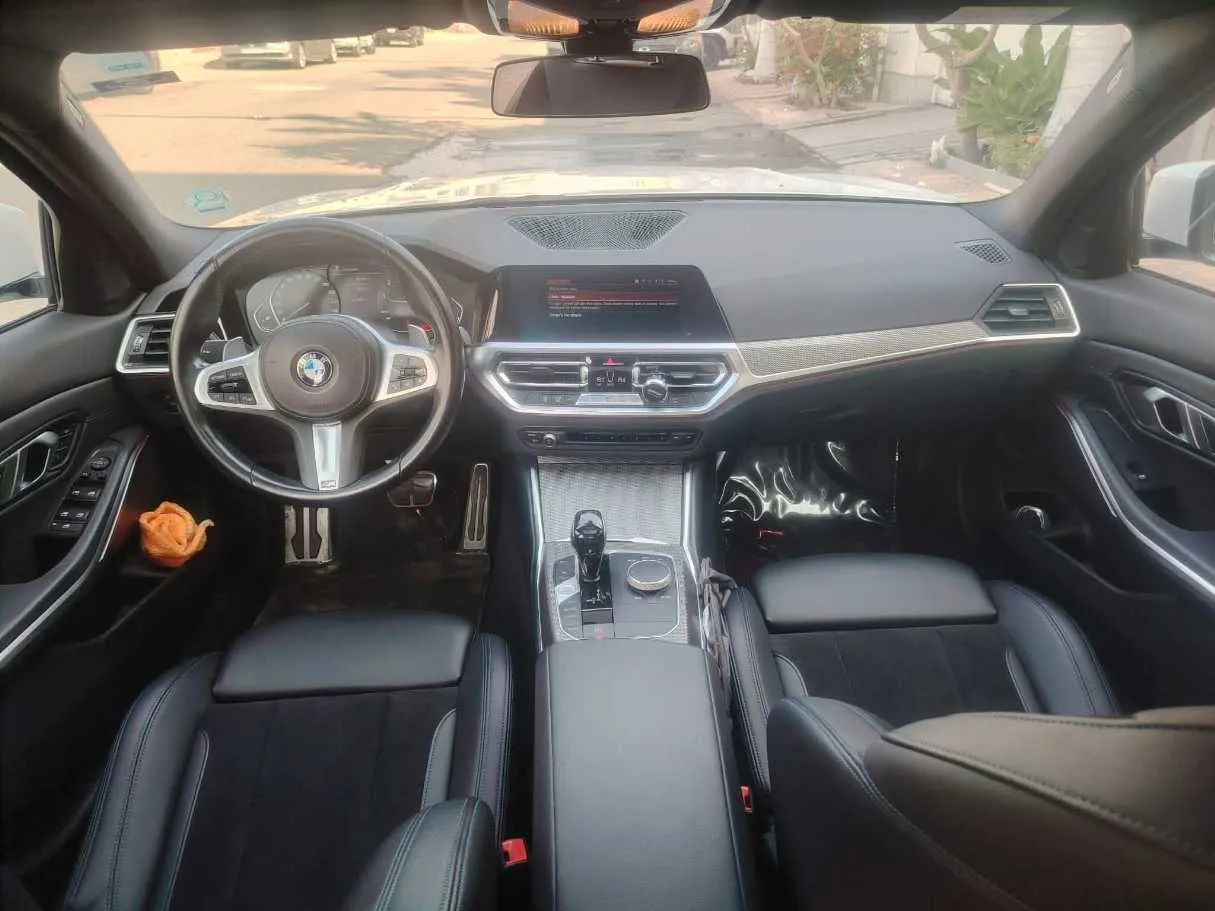 Car image 19