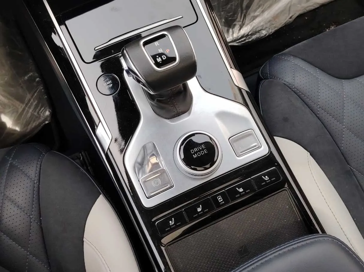 Car image 21