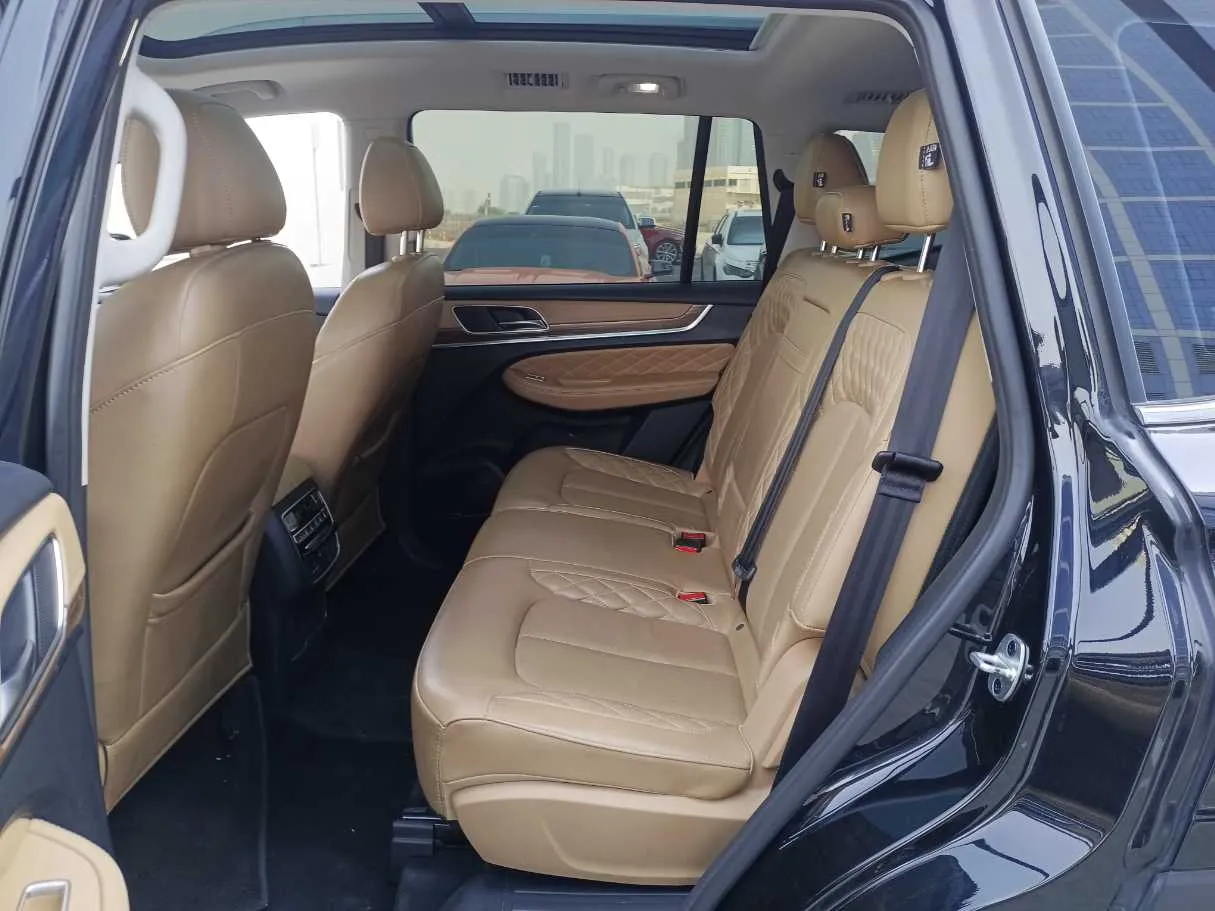 Car image 13