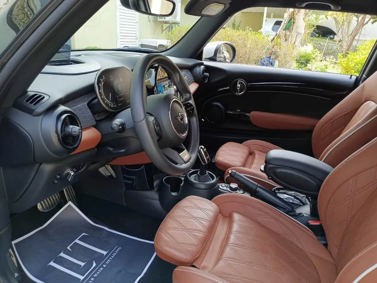 Car image 11