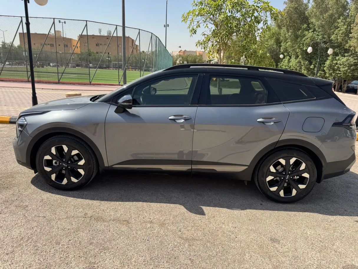 Car image 8