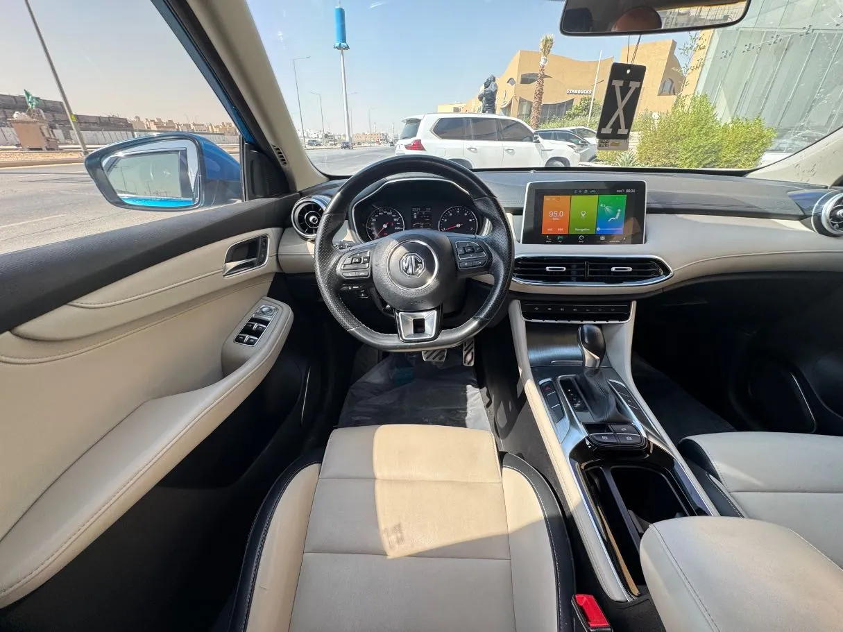 Car image 16