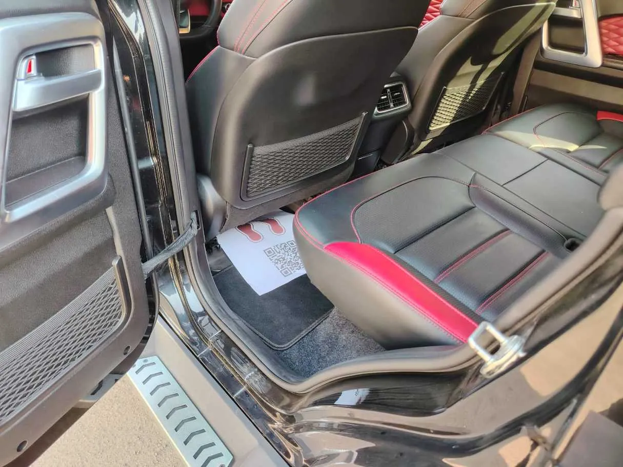 Car image 18
