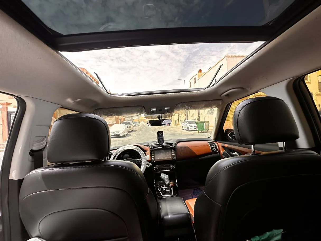 Car image 15