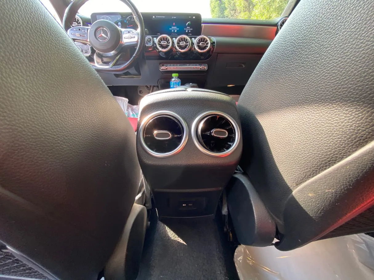 Car image 27
