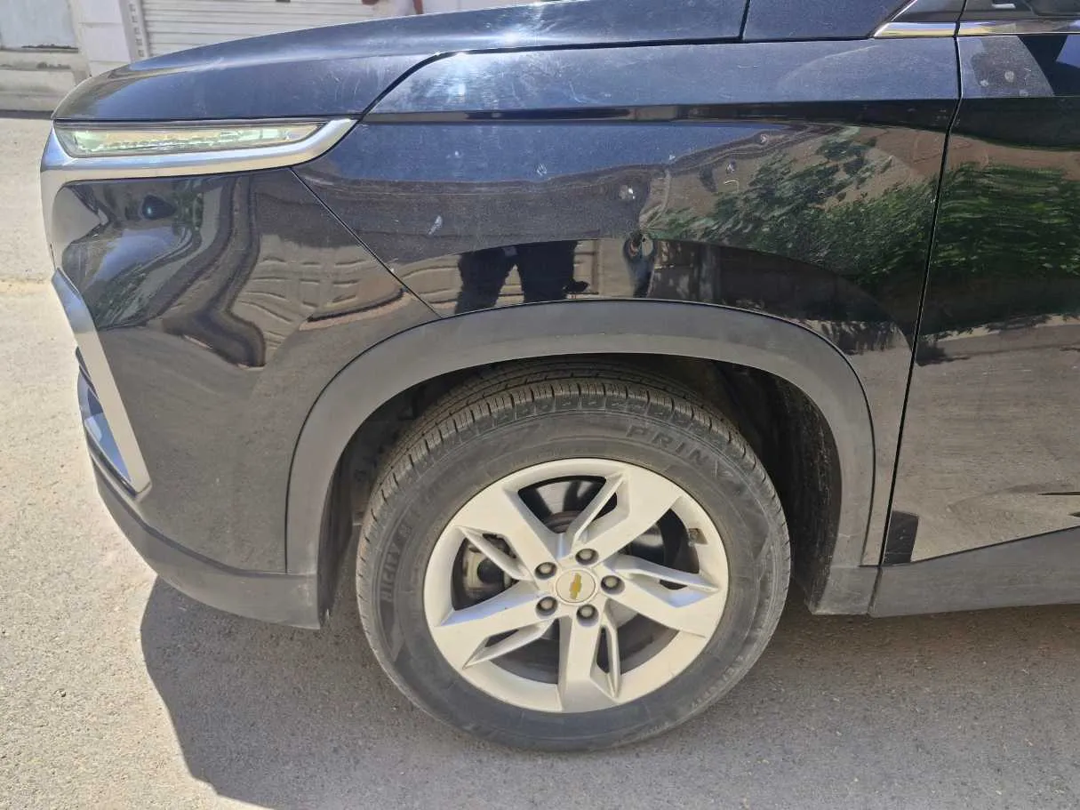 Car image 9