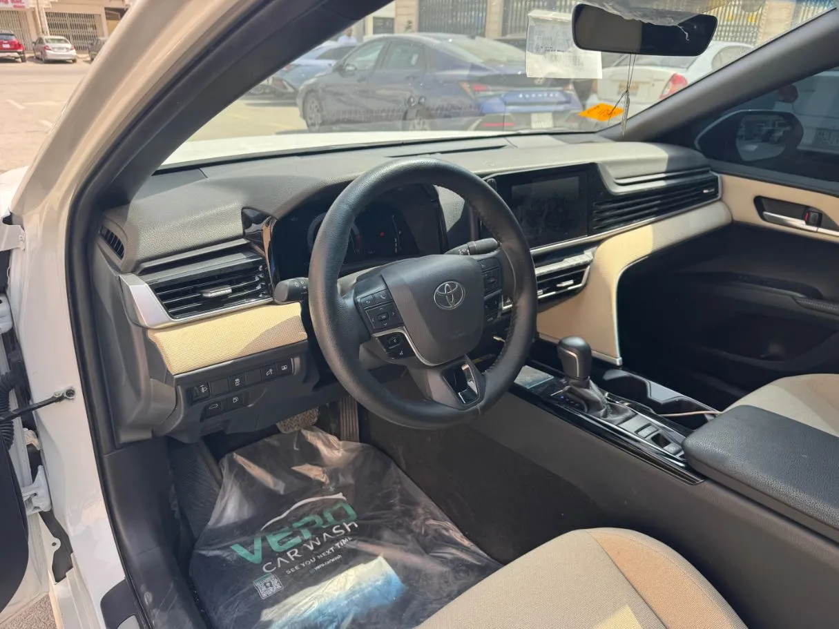 Car image 12