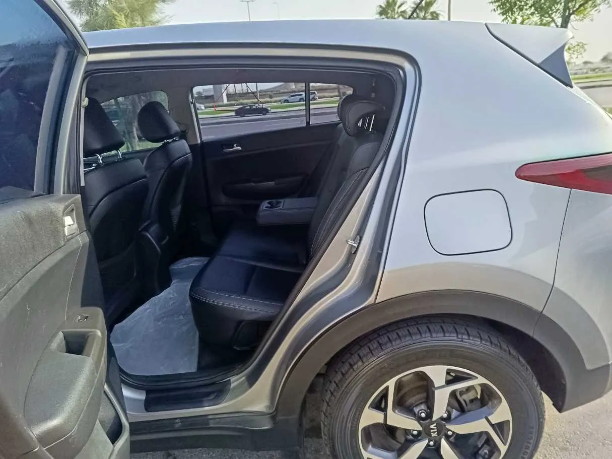 Car image 17